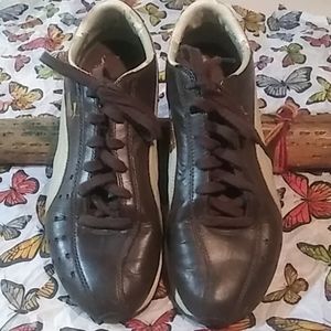 Brown and beige Puma Sprint athletic shoes